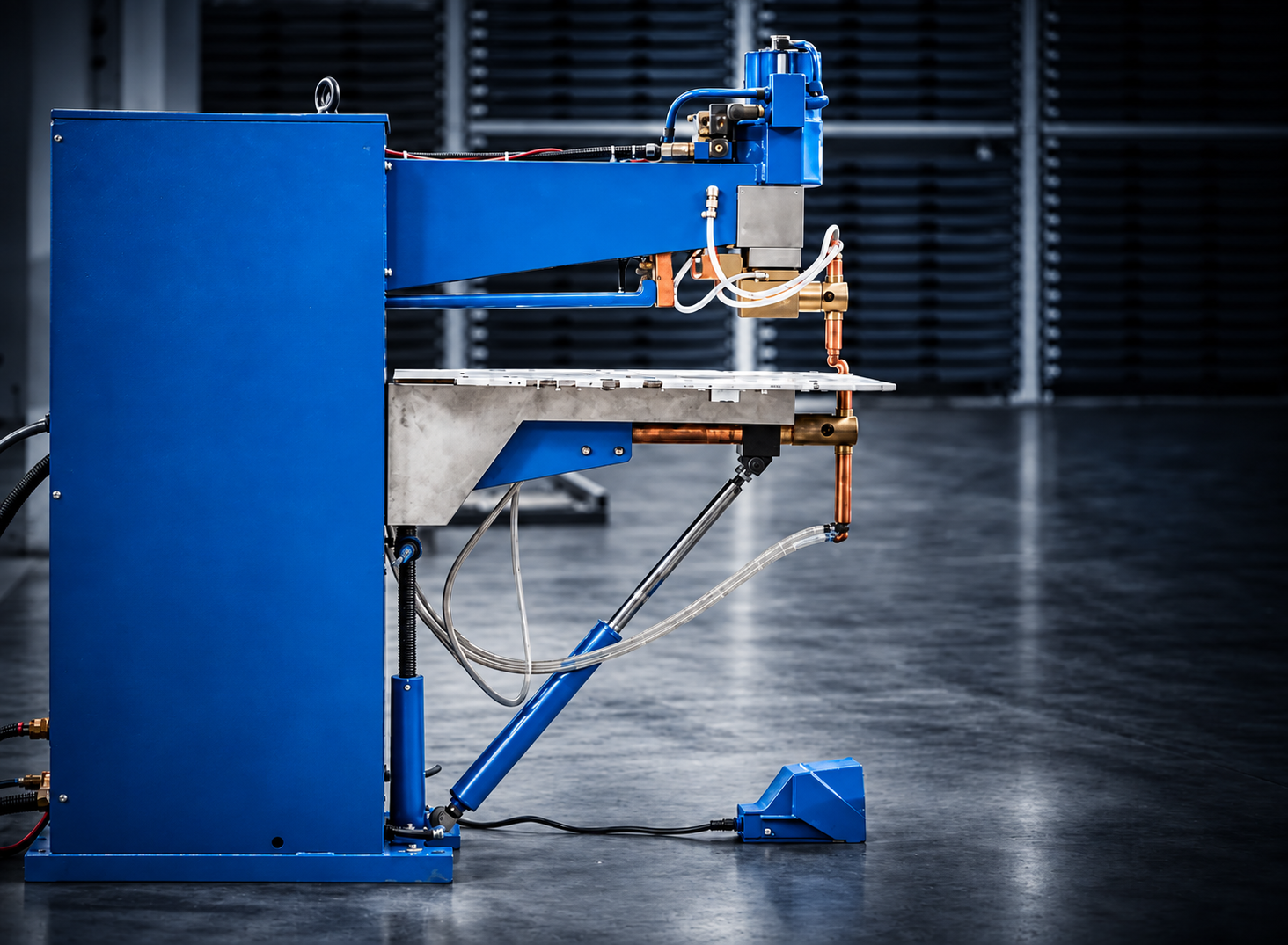 Blaue DALEX-Punktschweißmaschine bei ACROSS Solutions in Metal
