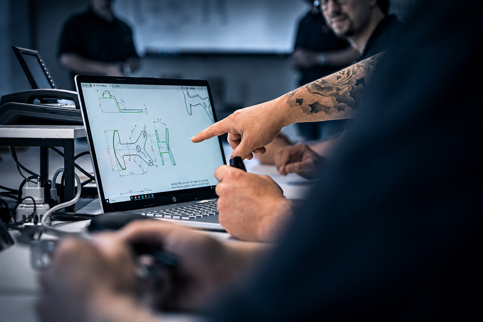 CAD-Konstruktionsbesprechung bei ACROSS Solutions in Metal