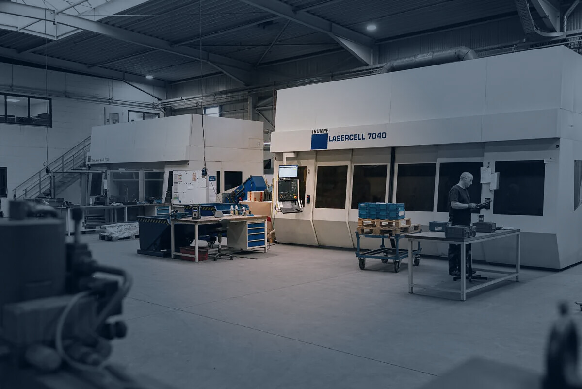 TRUMPF Lasercell 7040 Laserschneidanlage bei ACROSS Solutions in Metal.